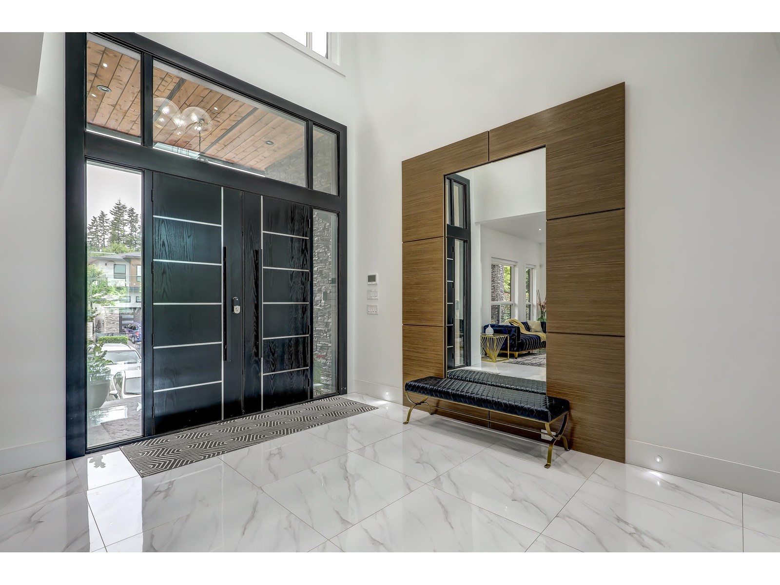 Photo 3 of 7822 Suncrest Drive, Surrey BC