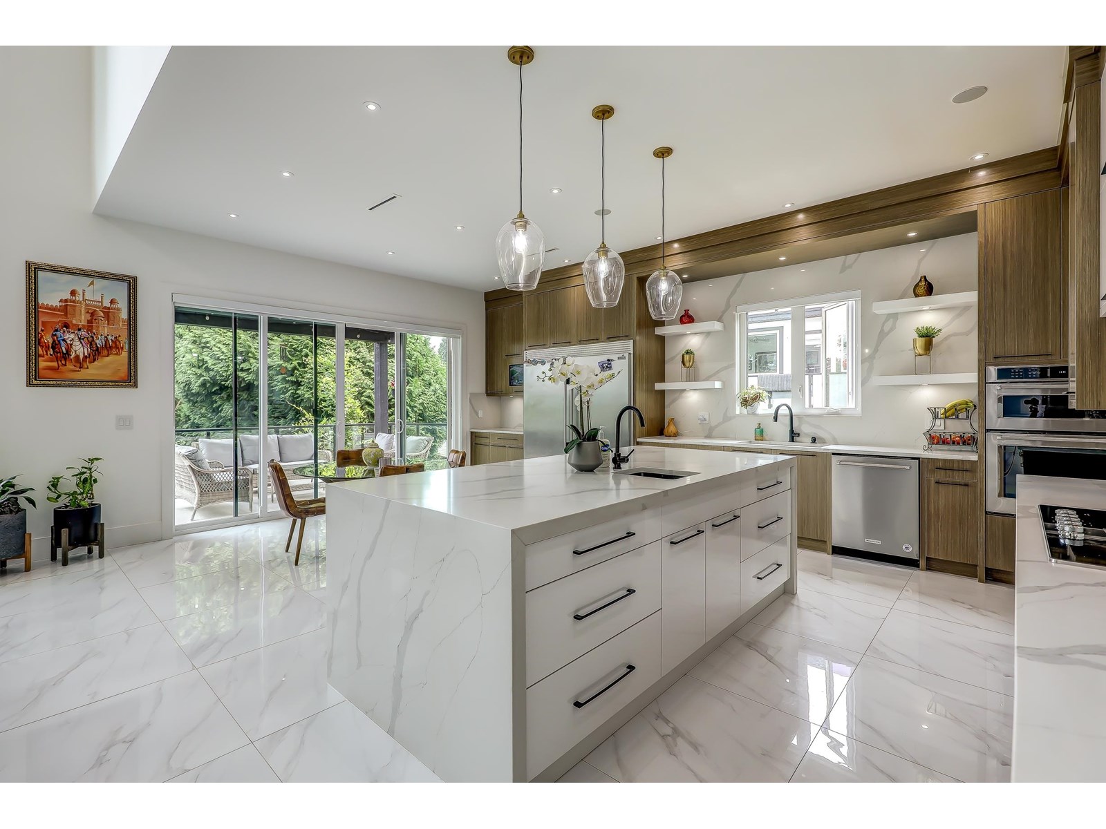 Photo 12 of 7822 Suncrest Drive, Surrey BC