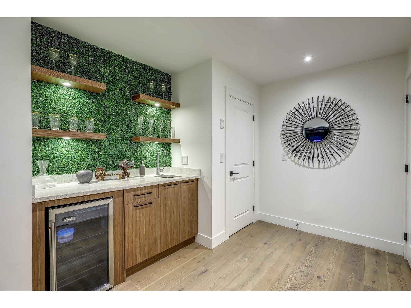 Photo 33 of 7822 Suncrest Drive, Surrey BC