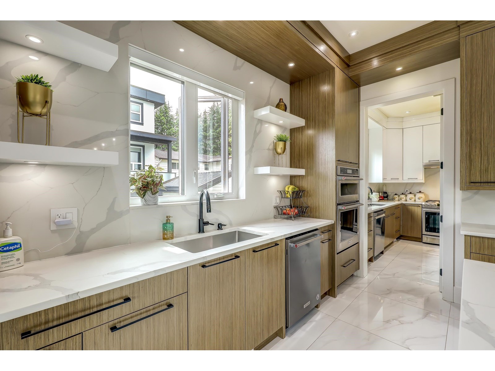 Photo 14 of 7822 Suncrest Drive, Surrey BC