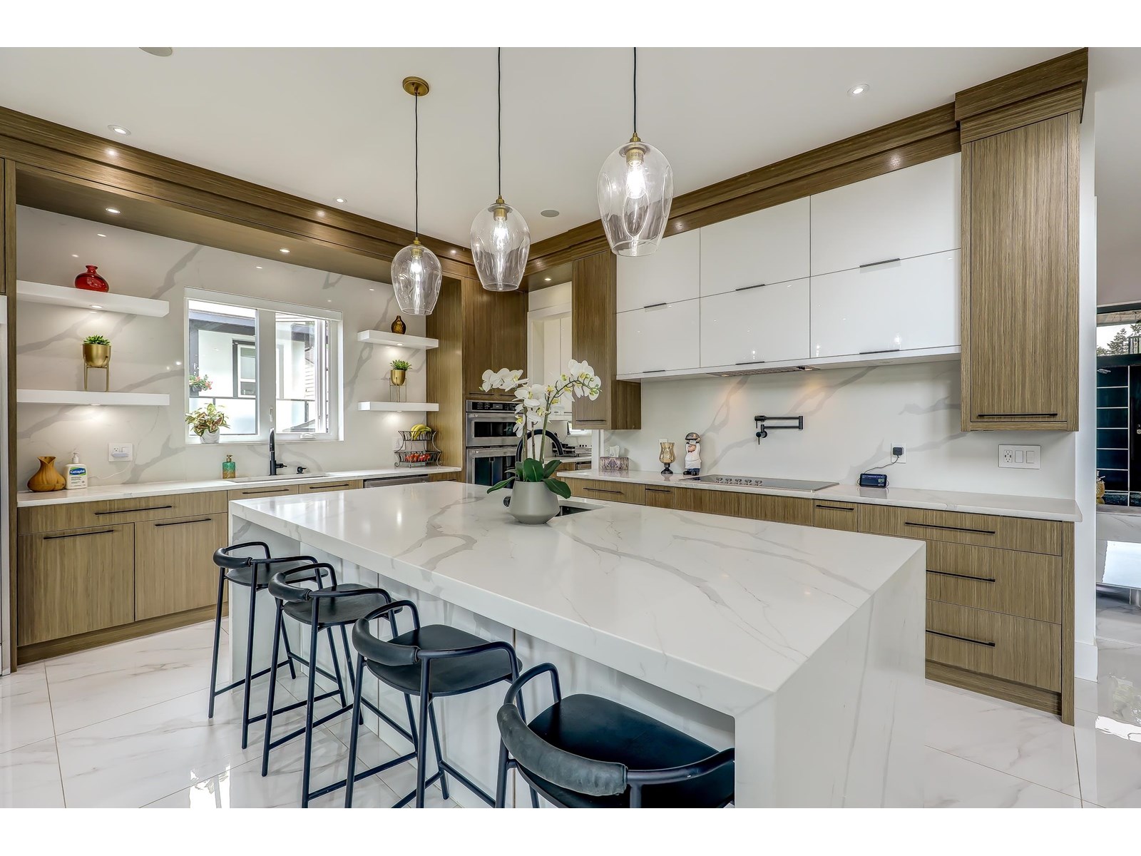 Photo 13 of 7822 Suncrest Drive, Surrey BC