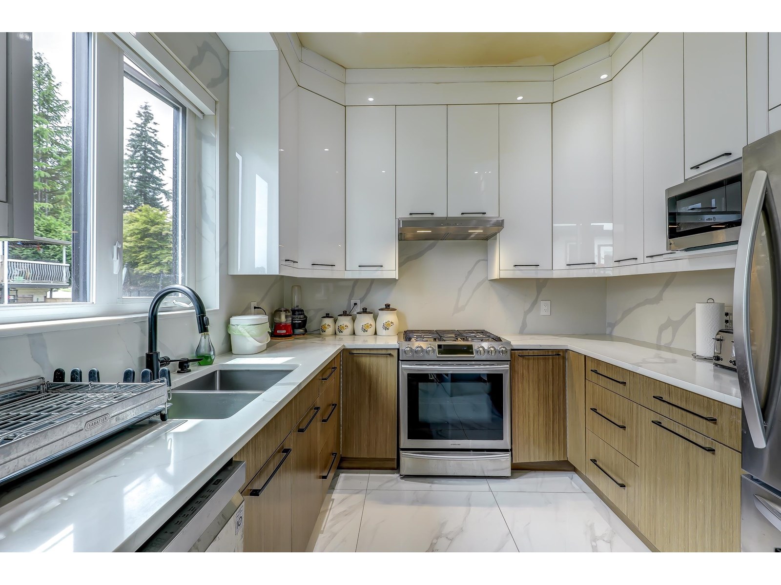 Photo 17 of 7822 Suncrest Drive, Surrey BC