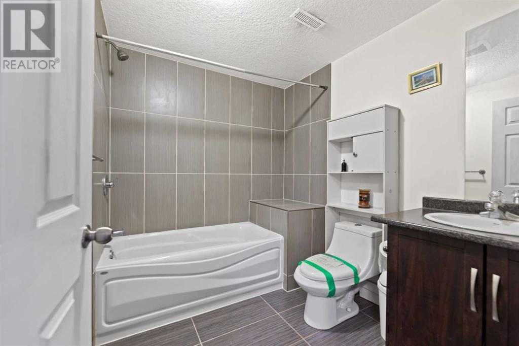 Single Family House for Sale in  Evanspark Circle NW Evanston Calgary 