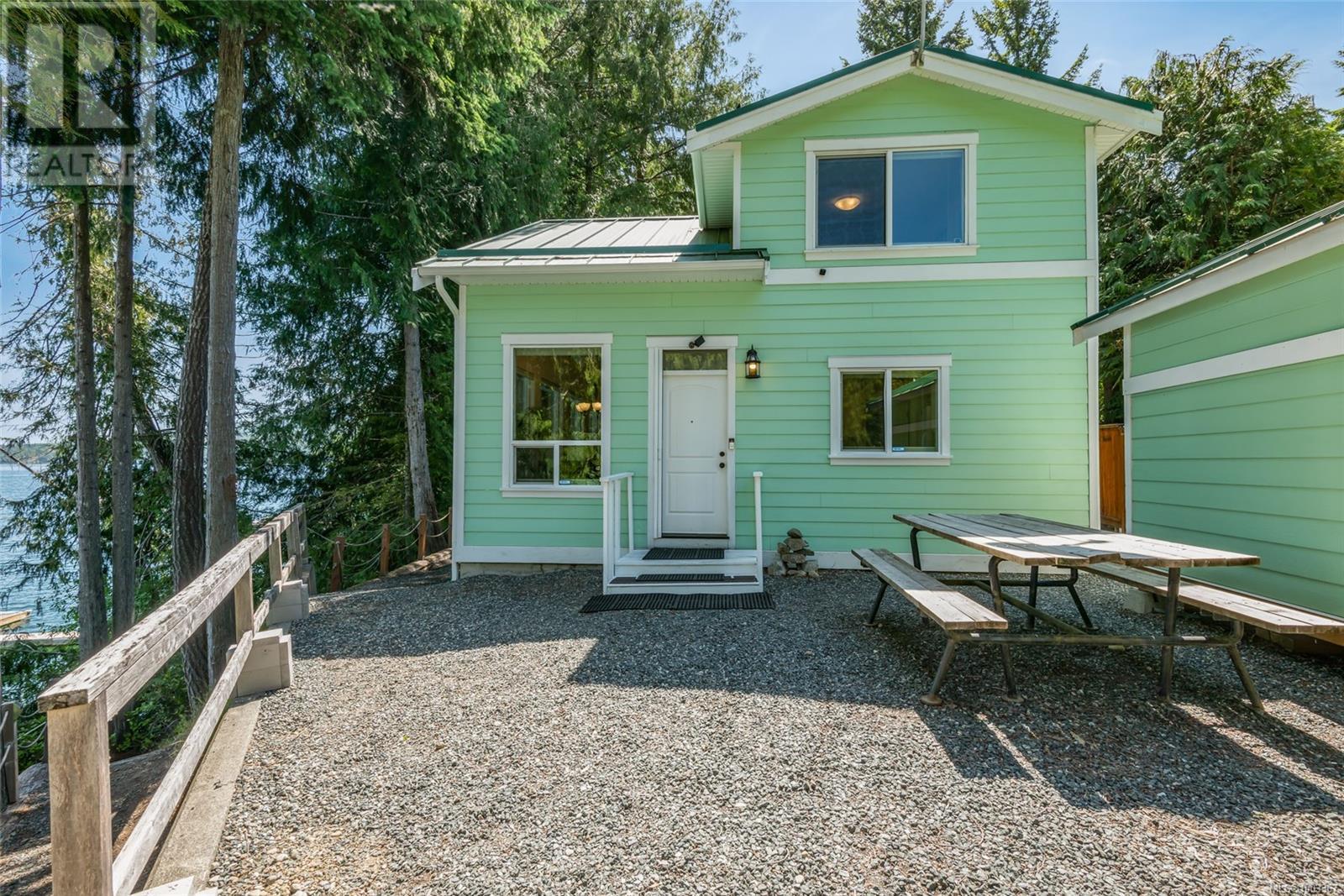 2270 South Lake Rd, Qualicum Beach