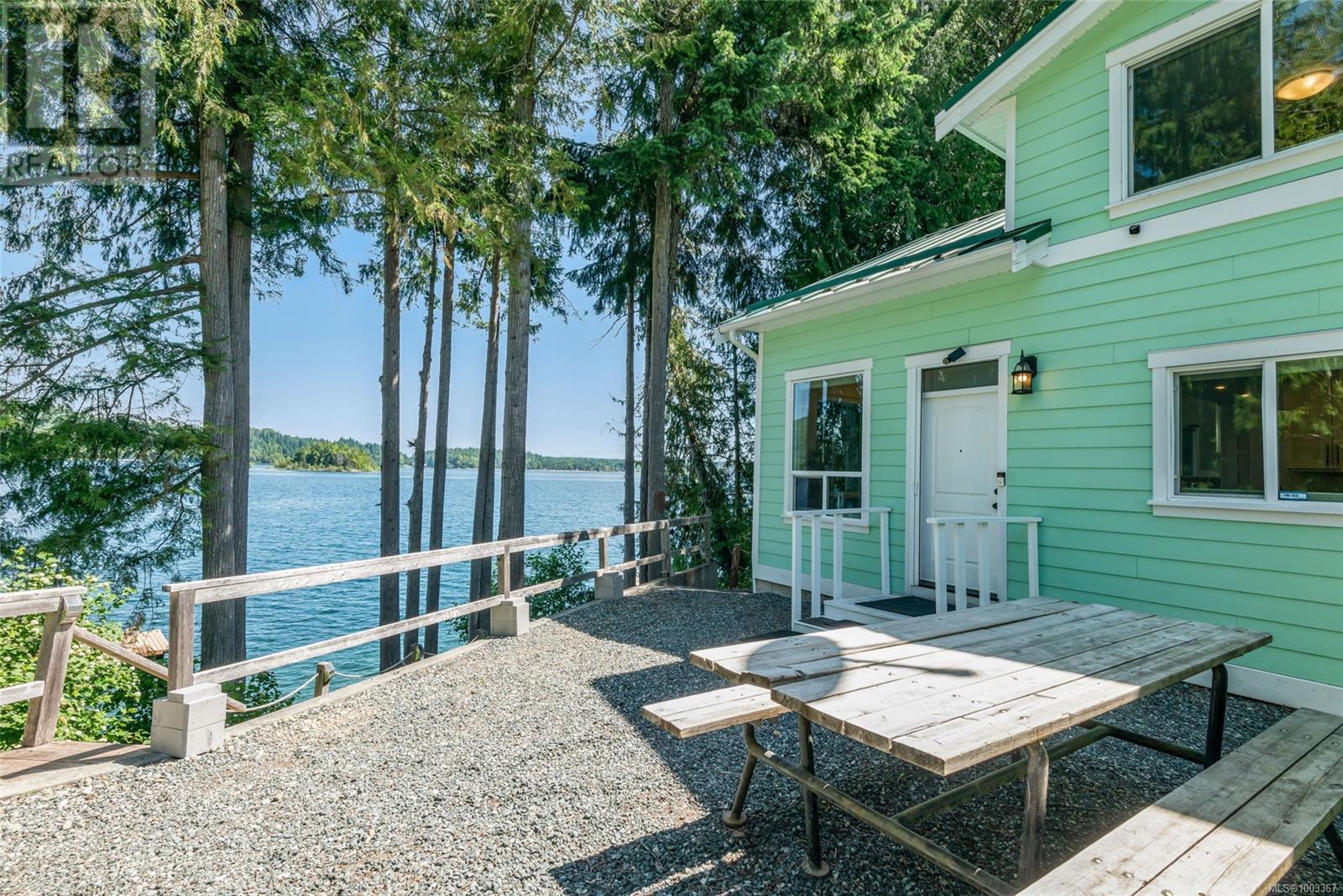 2270 South Lake Rd, Qualicum Beach