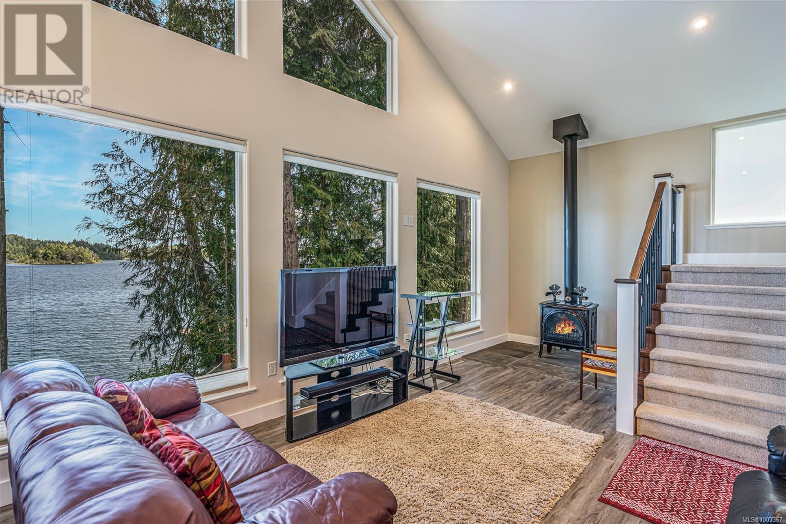 2270 South Lake Rd, Qualicum Beach