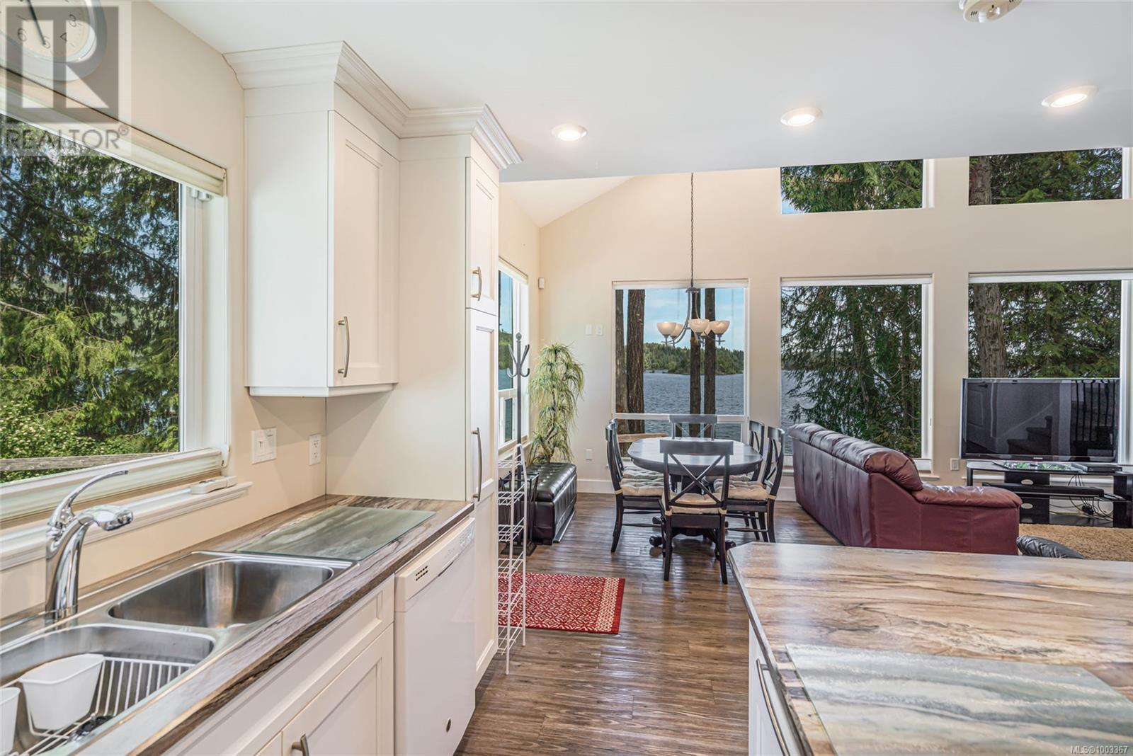 2270 South Lake Rd, Qualicum Beach