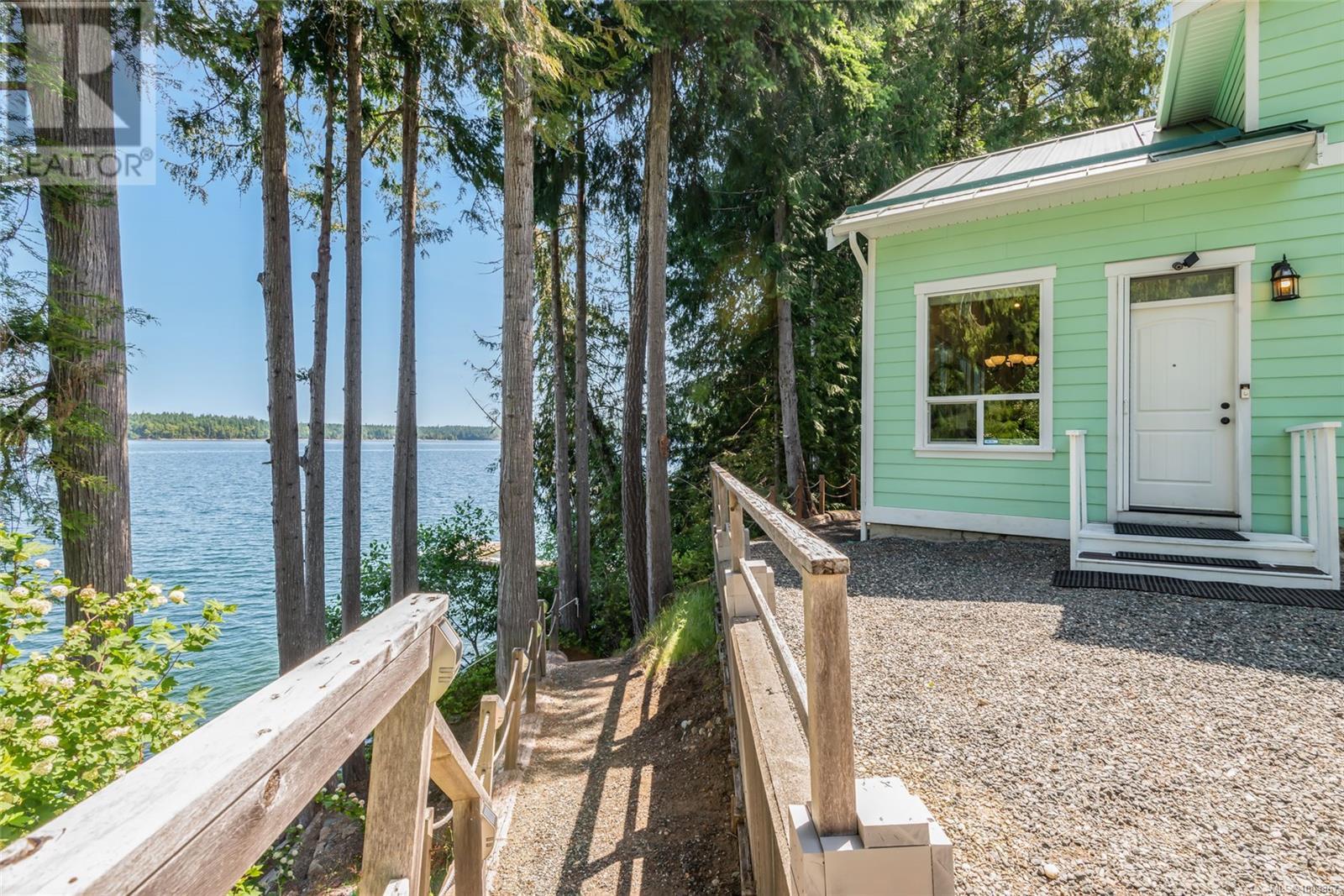 2270 South Lake Rd, Qualicum Beach