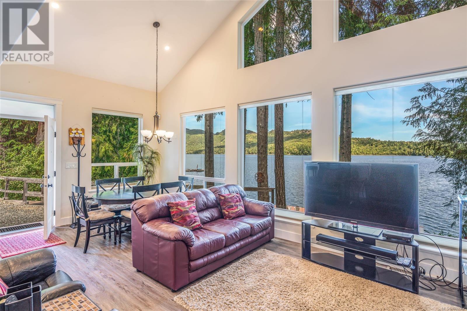 2270 South Lake Rd, Qualicum Beach