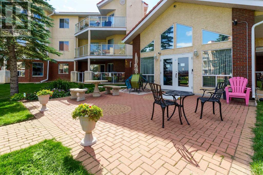 Single Family House for Sale in   Simcoe Boulevard SW Signal Hill Calgary 