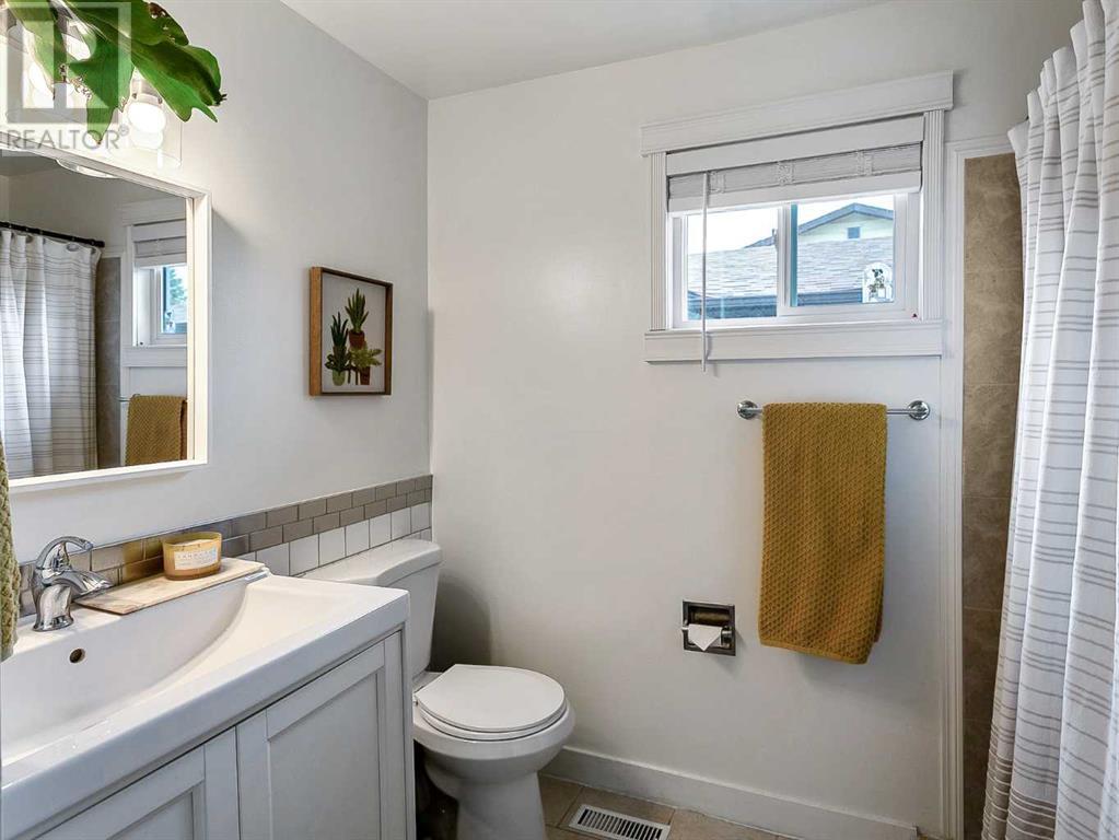 Single Family House Bi-level for Sale in  Cedarille Drive SW Cedarbrae Calgary 