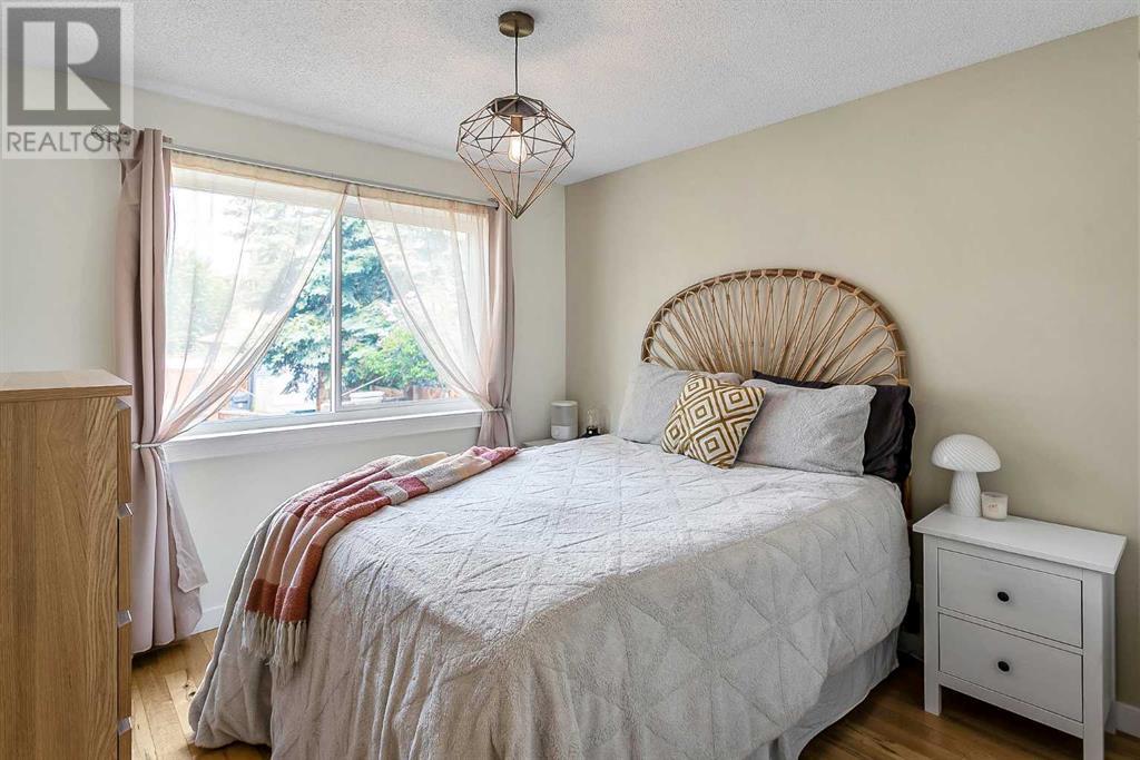 Single Family House Bi-level for Sale in  Cedarille Drive SW Cedarbrae Calgary 