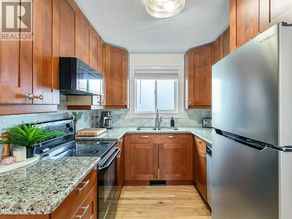 Single Family House Bi-level for Sale in  Cedarille Drive SW Cedarbrae Calgary 
