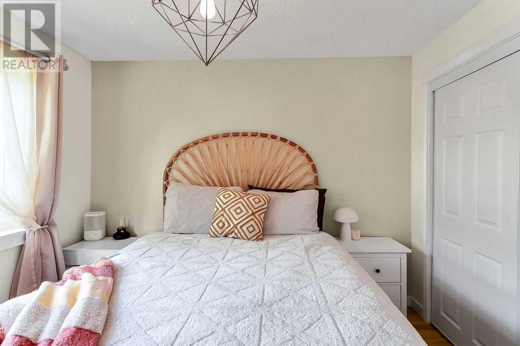 Single Family House Bi-level for Sale in  Cedarille Drive SW Cedarbrae Calgary 