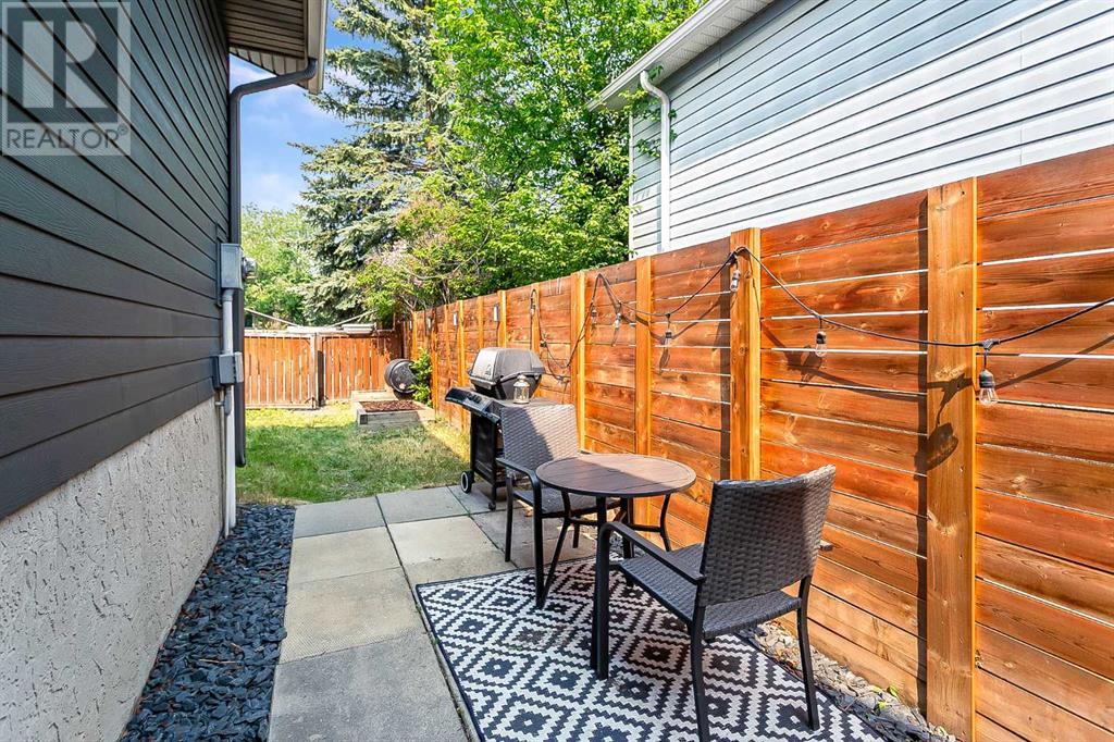 Single Family House Bi-level for Sale in  Cedarille Drive SW Cedarbrae Calgary 