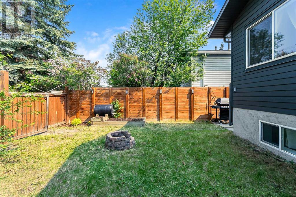 Single Family House Bi-level for Sale in  Cedarille Drive SW Cedarbrae Calgary 