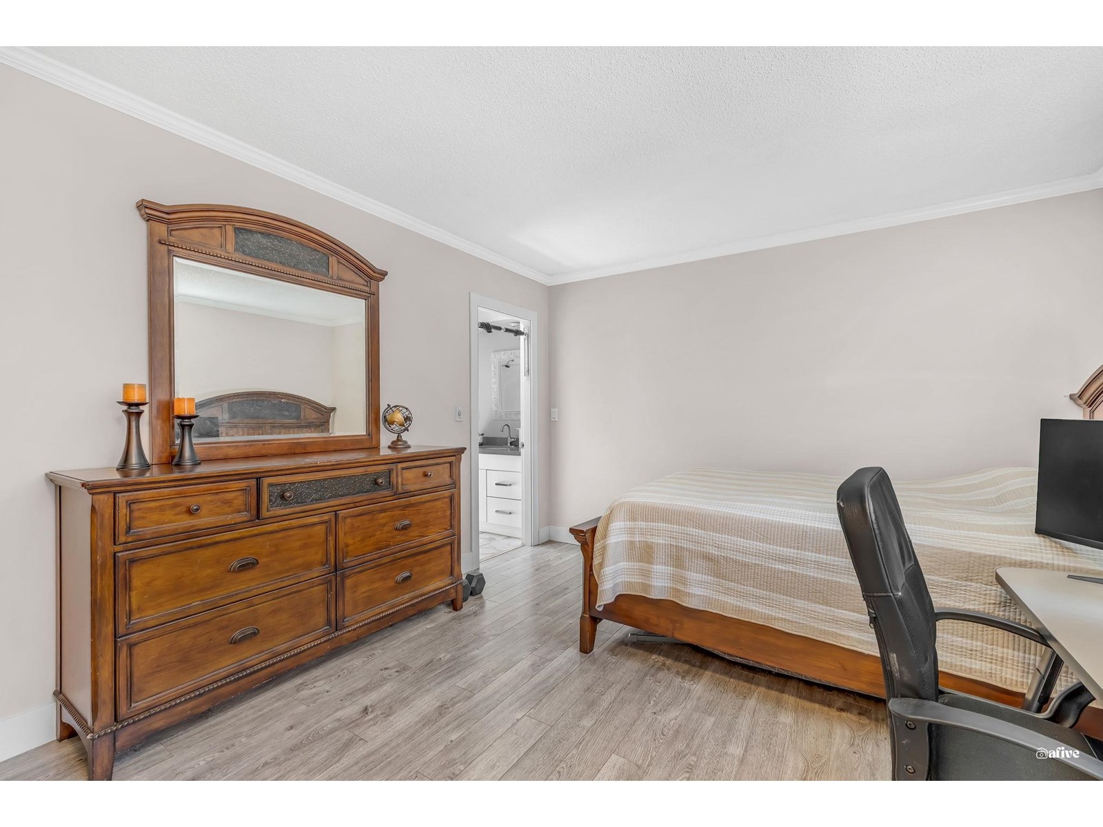 Photo 4 of 14574 91 A Avenue, Surrey BC