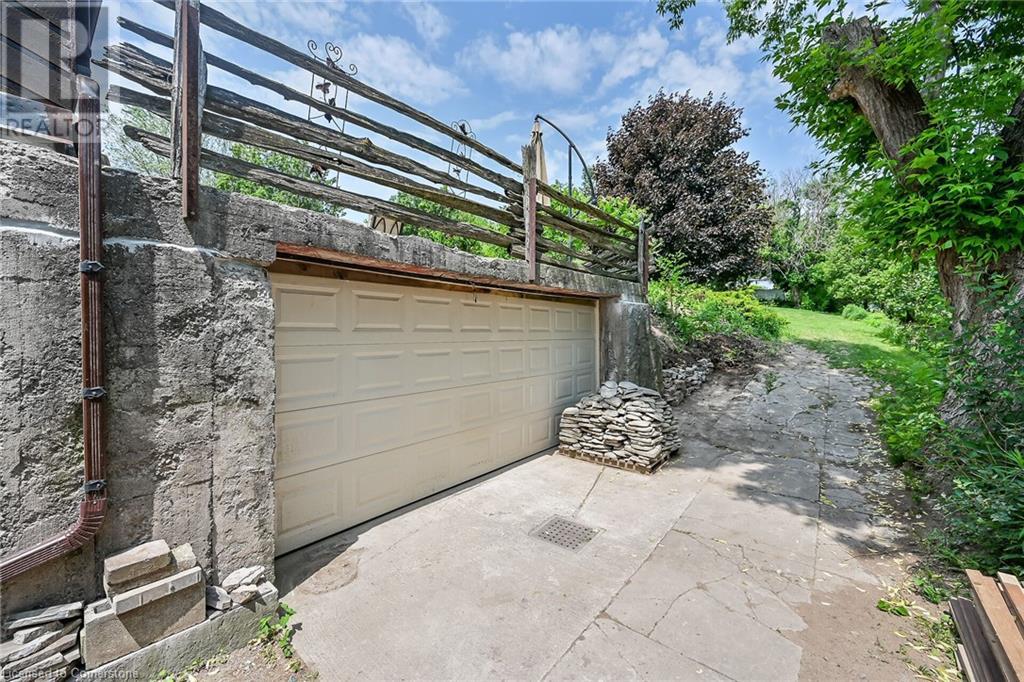 Photo 43 of 70 Home Street, Dundas ON
