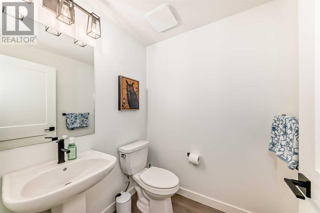 Single Family House for Sale in  Silverton Glen Green SW Silverado Calgary 