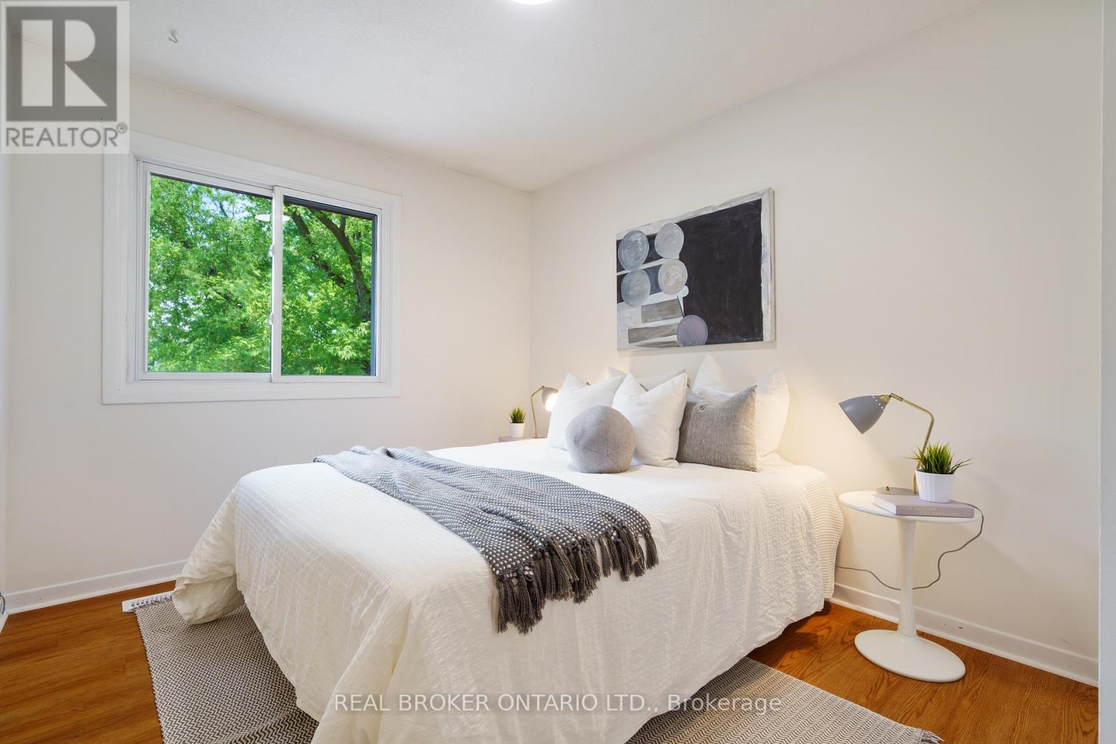 Photo 14 of 3120 Bentworth Drive, Burlington ON