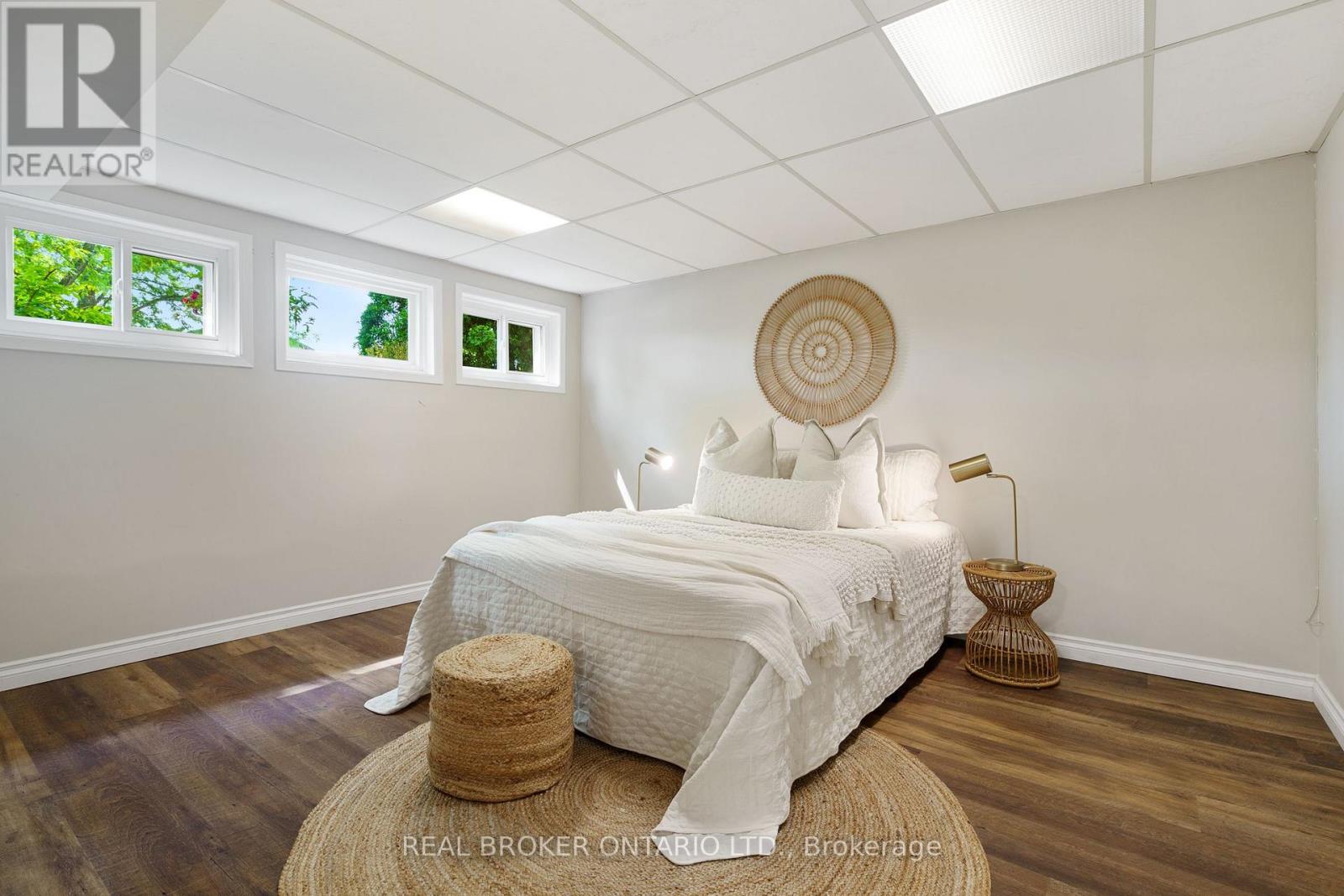 Photo 19 of 3120 Bentworth Drive, Burlington ON
