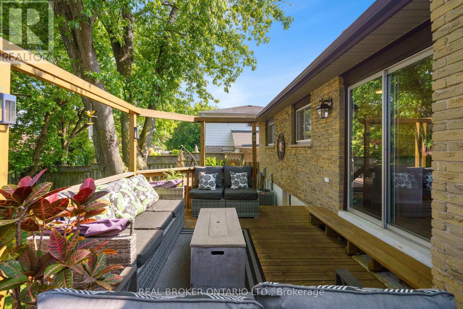 Photo 25 of 3120 Bentworth Drive, Burlington ON