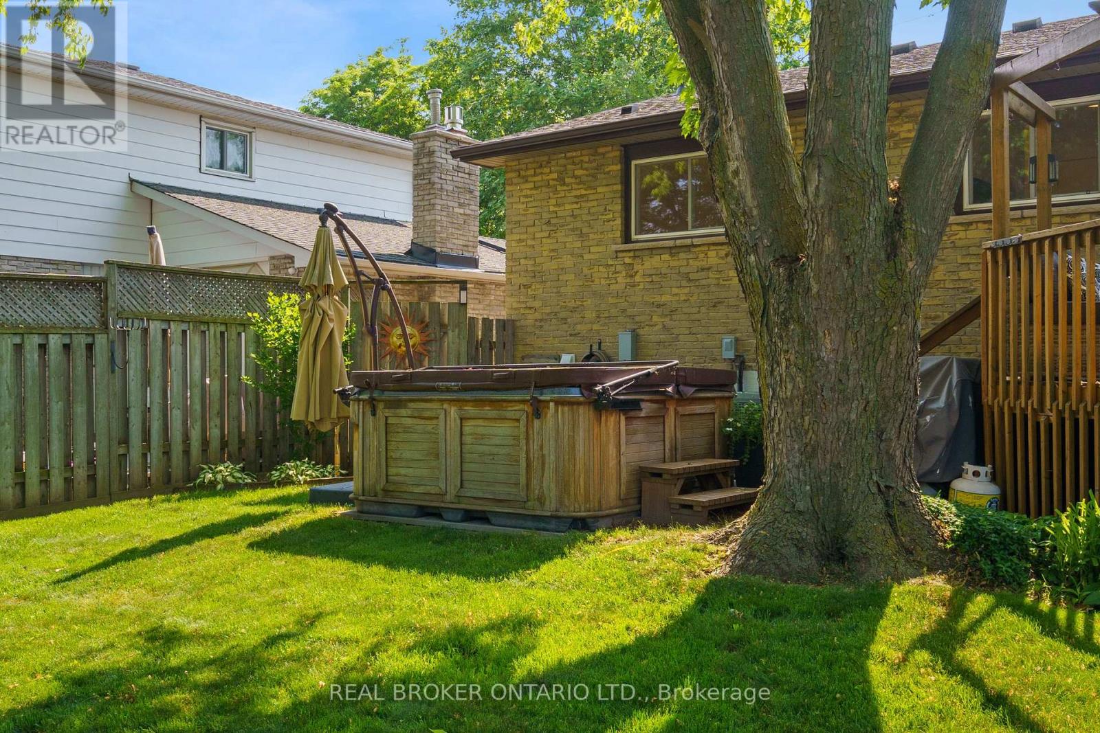 Photo 29 of 3120 Bentworth Drive, Burlington ON