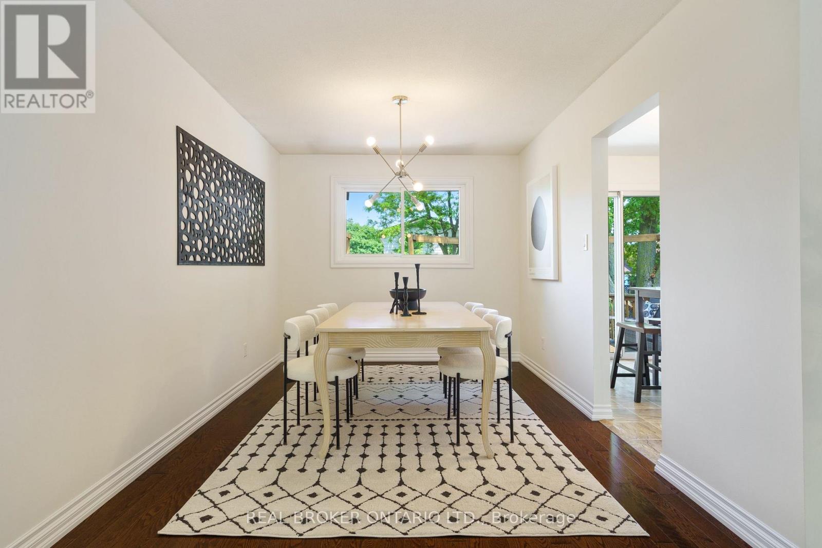 Photo 6 of 3120 Bentworth Drive, Burlington ON