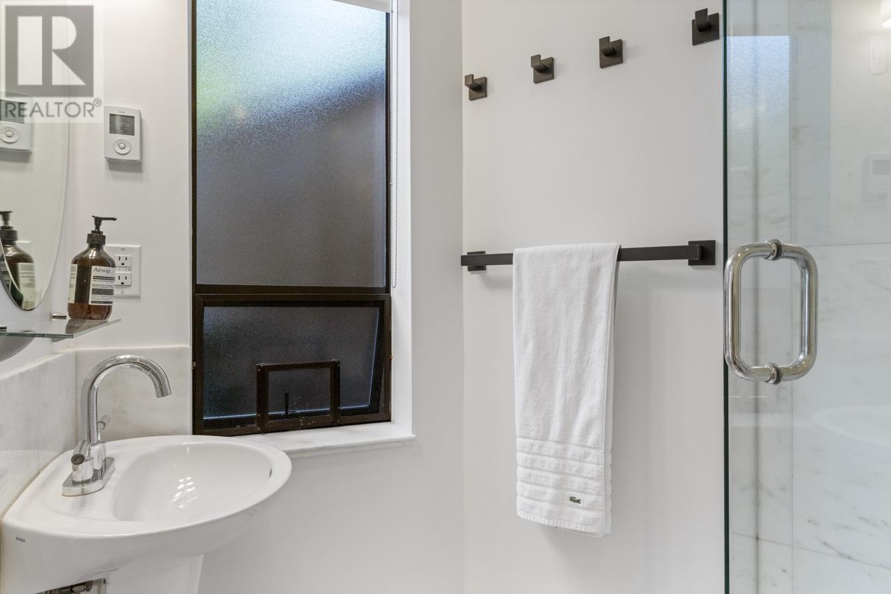 Photo 13 of 204 2410 Cornwall Avenue, Vancouver BC