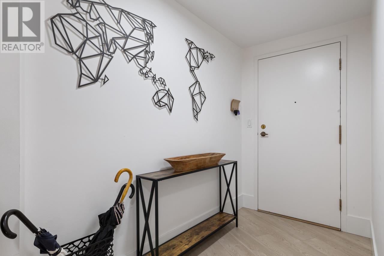 Photo 14 of 204 2410 Cornwall Avenue, Vancouver BC