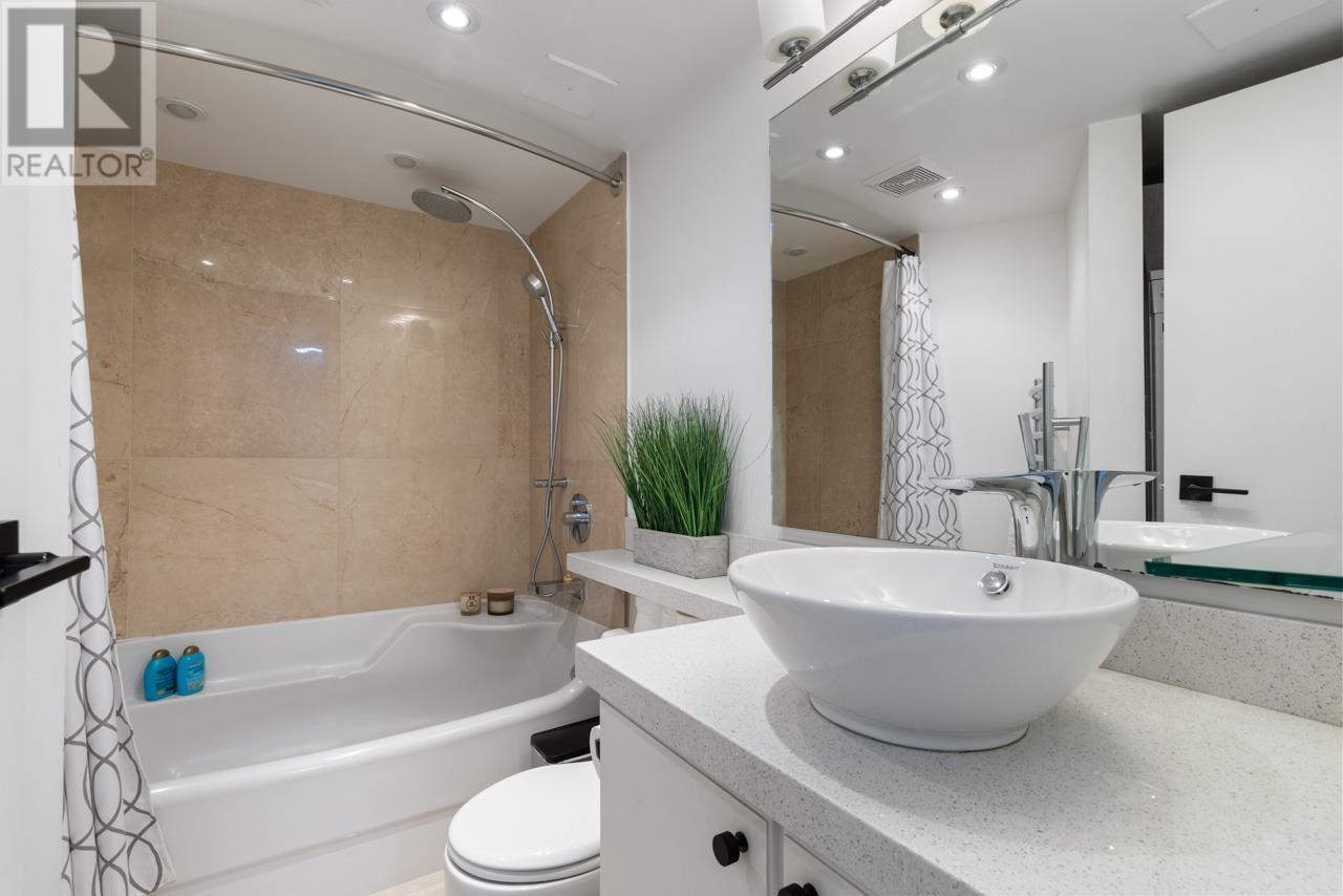 Photo 24 of 204 2410 Cornwall Avenue, Vancouver BC