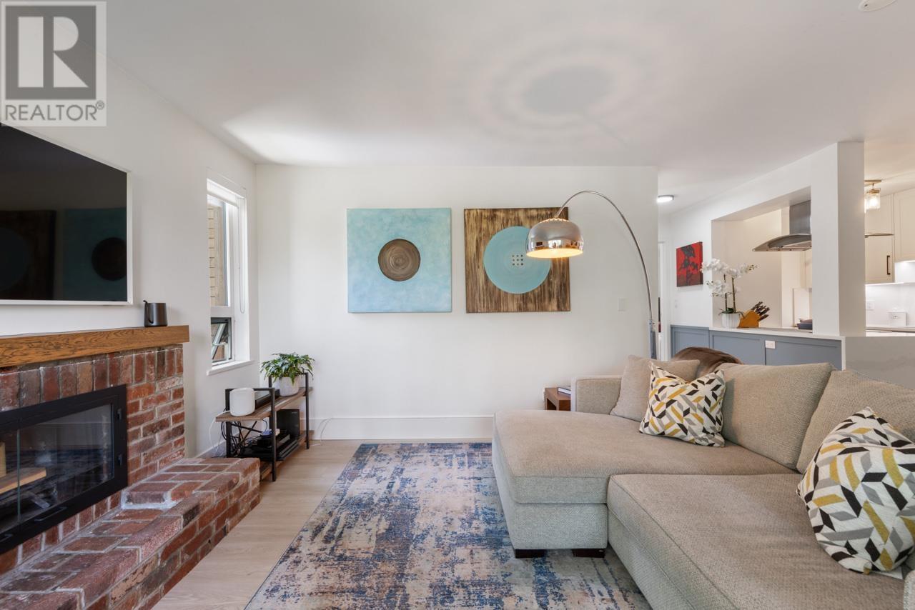 Photo 27 of 204 2410 Cornwall Avenue, Vancouver BC