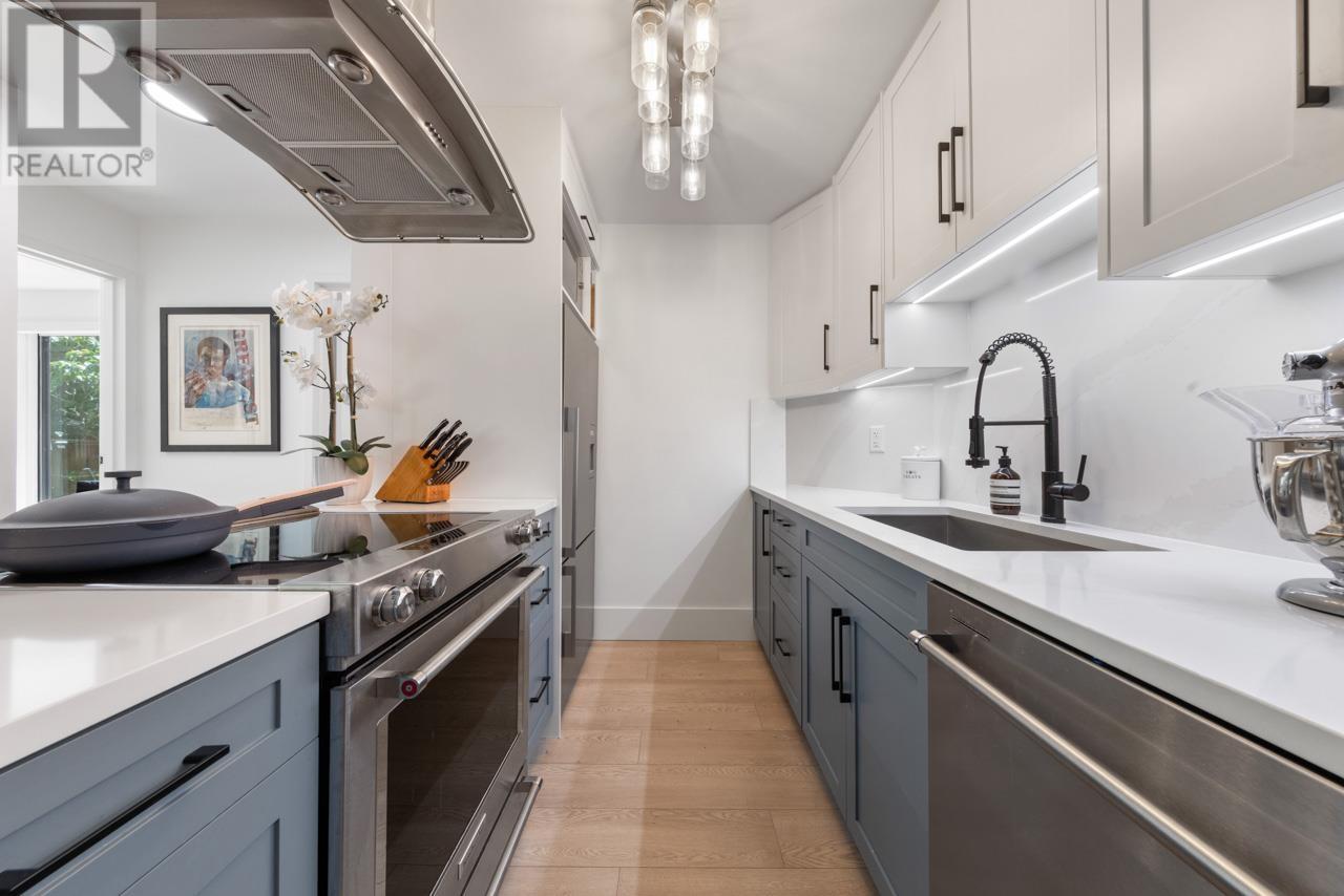 Photo 2 of 204 2410 Cornwall Avenue, Vancouver BC