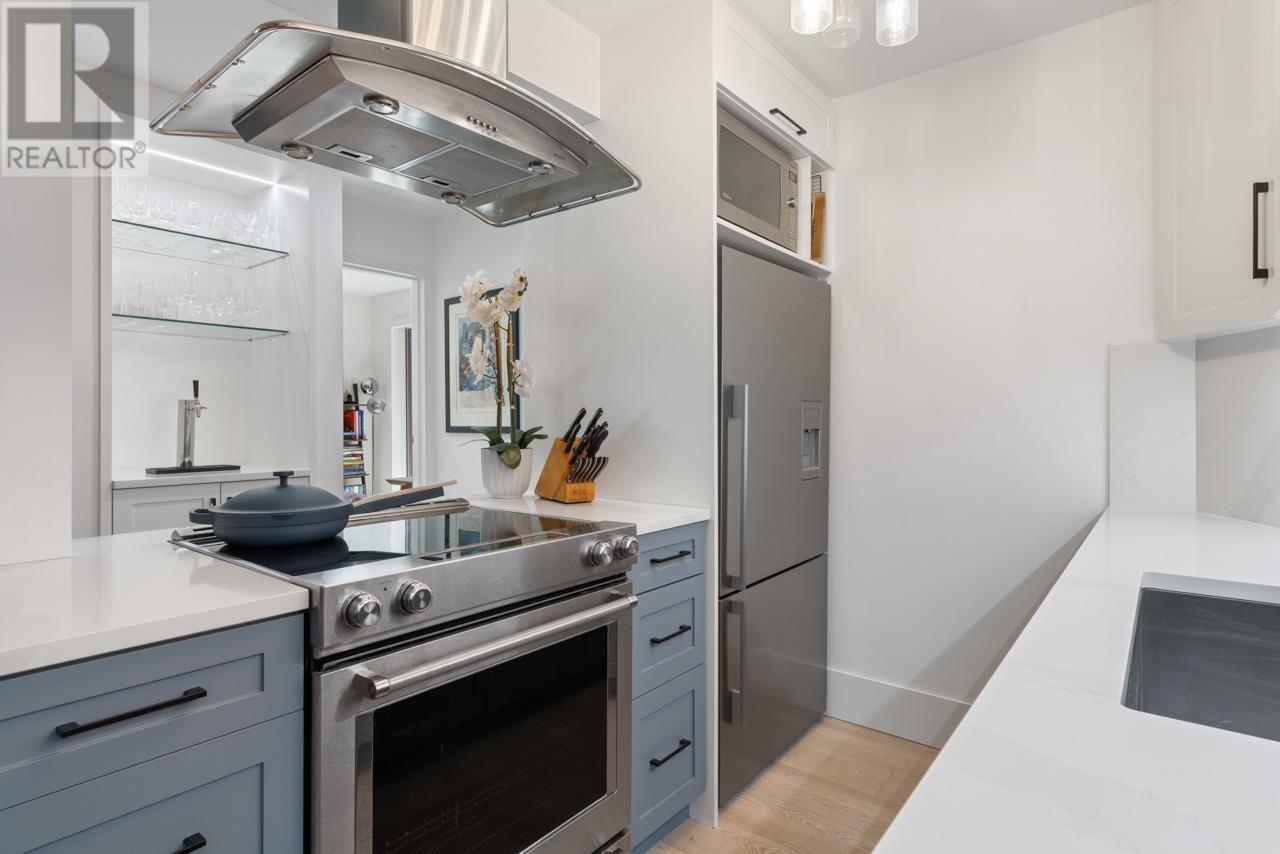 Photo 23 of 204 2410 Cornwall Avenue, Vancouver BC