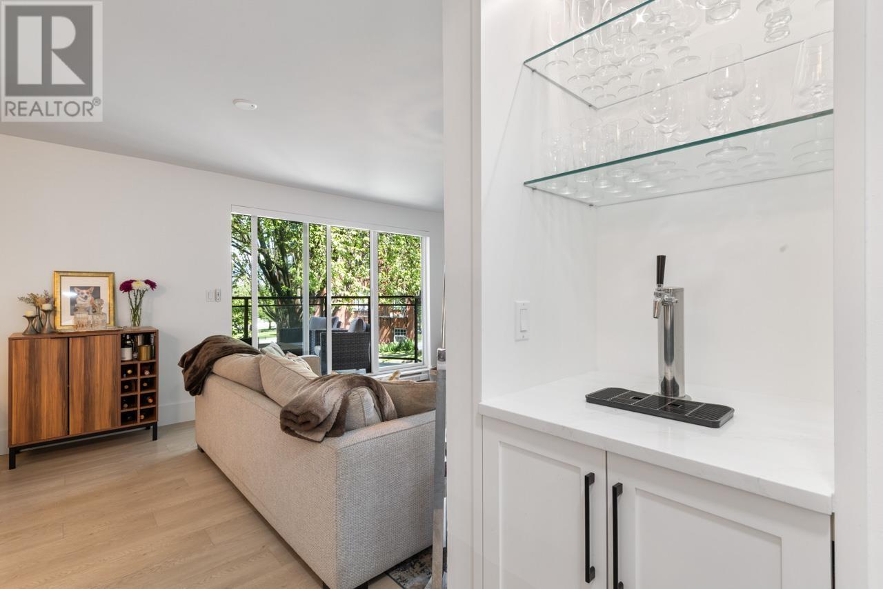 Photo 15 of 204 2410 Cornwall Avenue, Vancouver BC