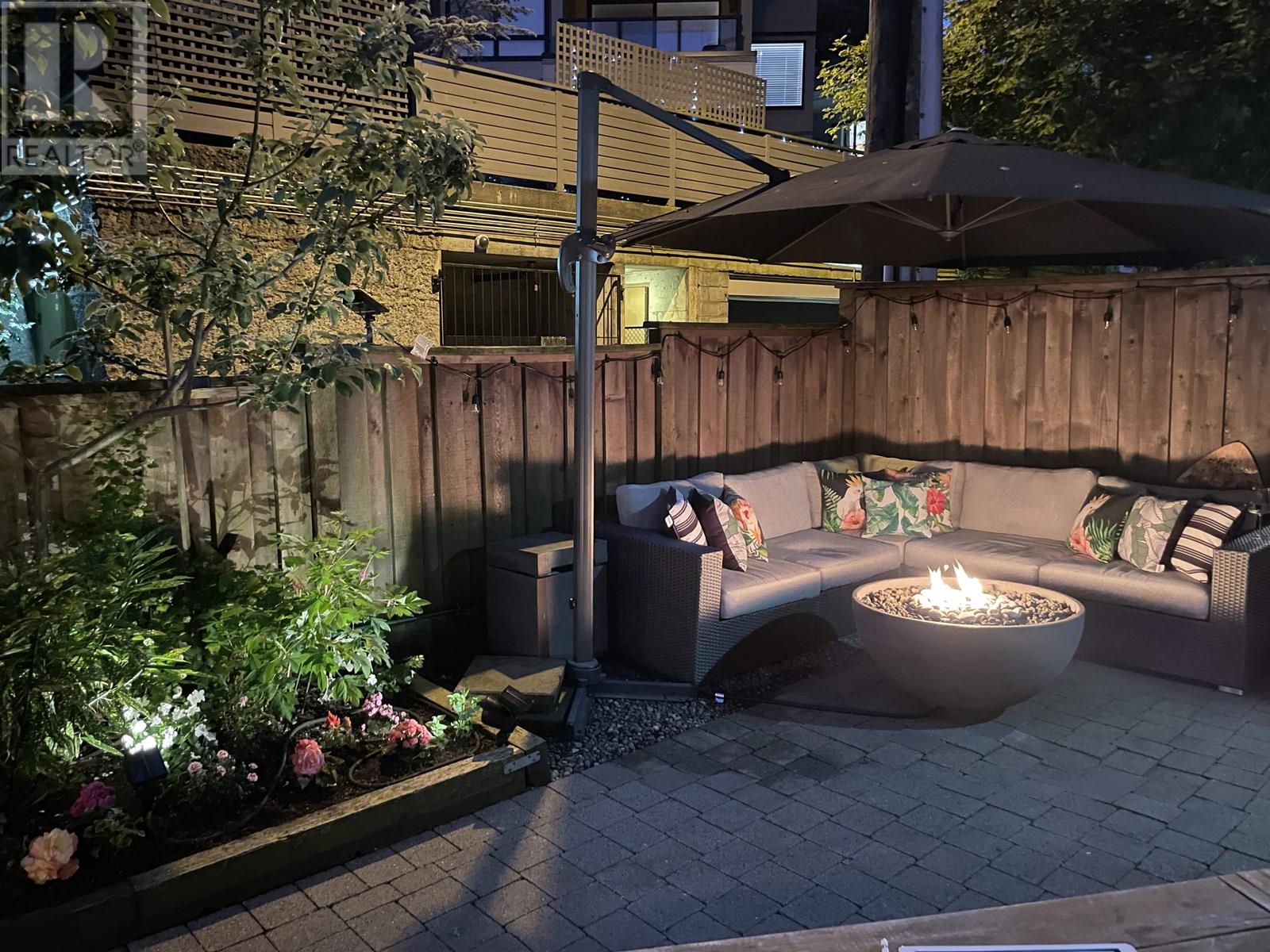Photo 12 of 204 2410 Cornwall Avenue, Vancouver BC