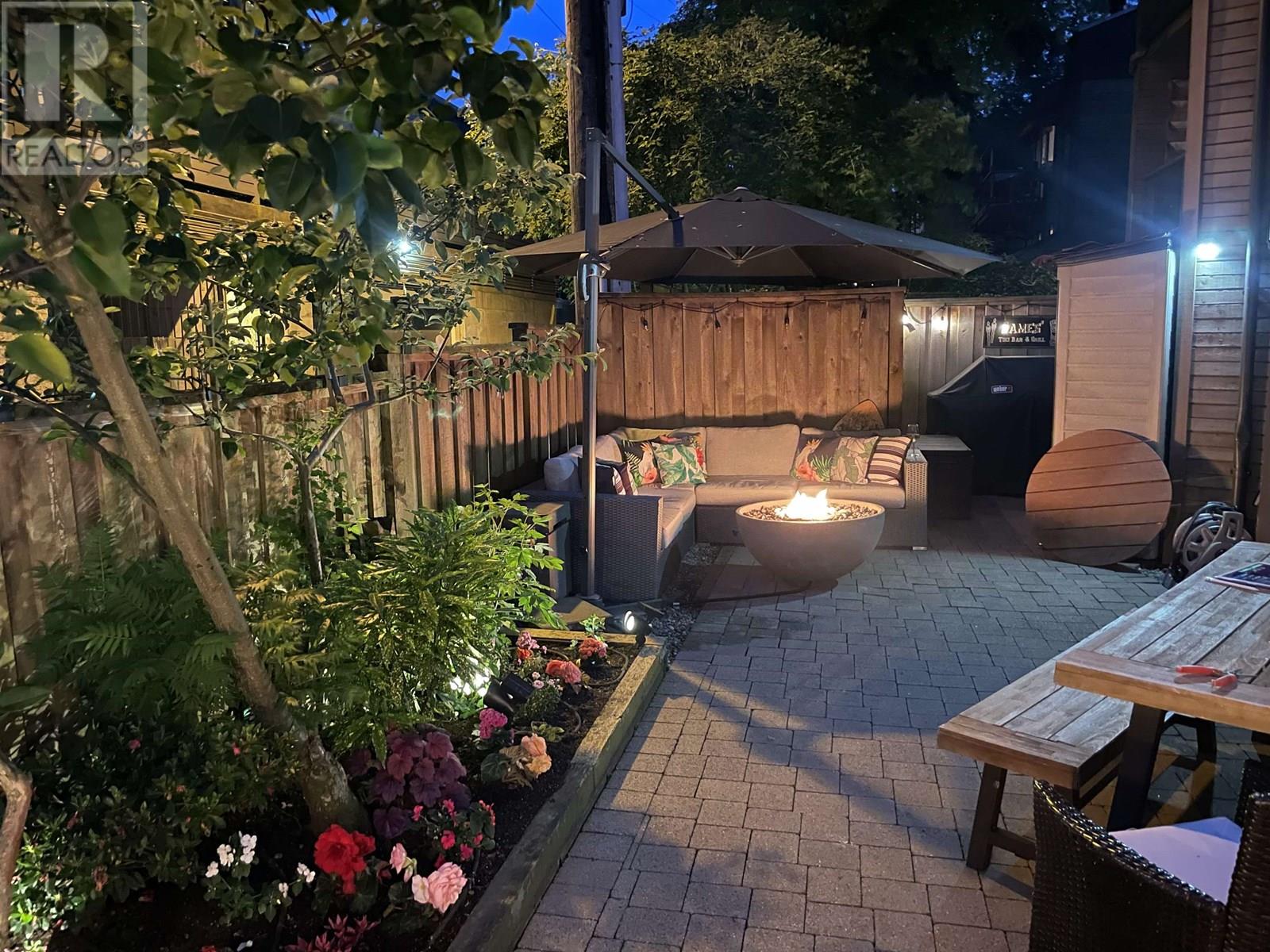Photo 32 of 204 2410 Cornwall Avenue, Vancouver BC