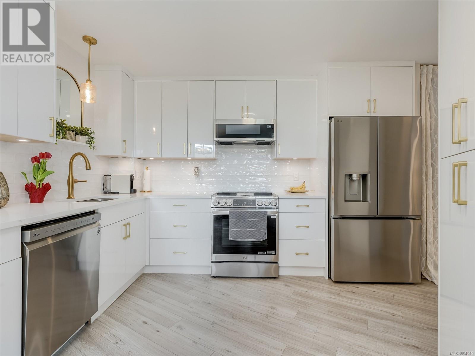 #107 225 BELLEVILLE ST - Image 3