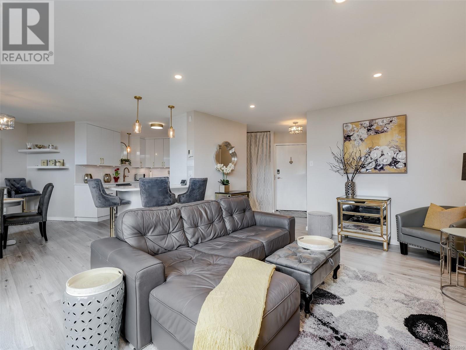 #107 225 BELLEVILLE ST - Image 4