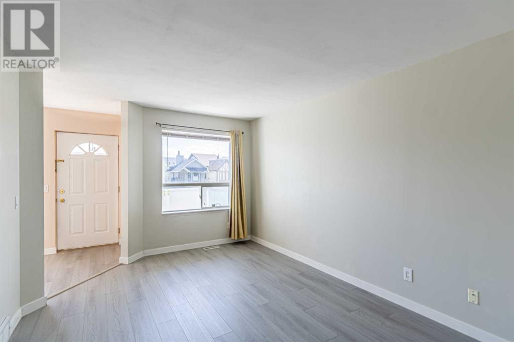 Single Family House for Sale in  Sandpiper Lane NW Sandstone Valley Calgary 