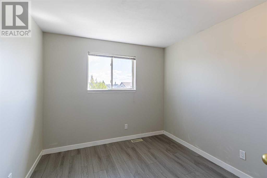 Single Family House for Sale in  Sandpiper Lane NW Sandstone Valley Calgary 
