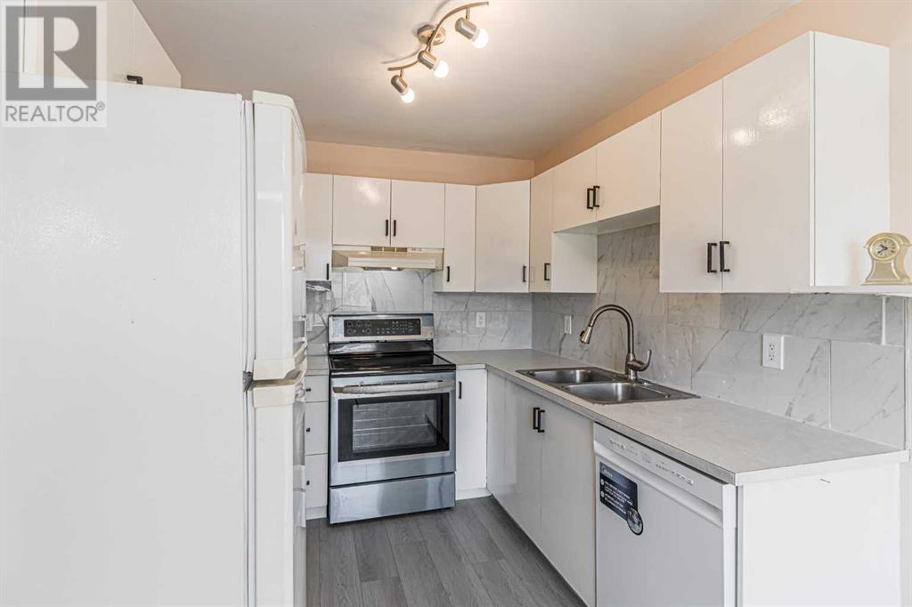 Single Family House for Sale in  Sandpiper Lane NW Sandstone Valley Calgary 