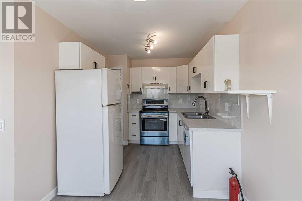 Single Family House for Sale in  Sandpiper Lane NW Sandstone Valley Calgary 