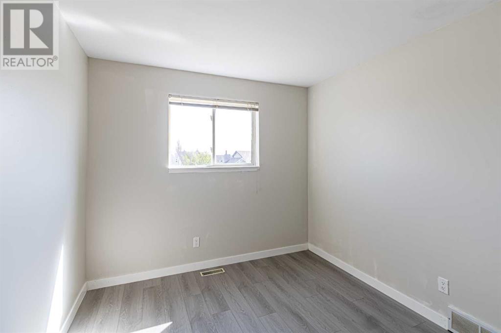 Single Family House for Sale in  Sandpiper Lane NW Sandstone Valley Calgary 