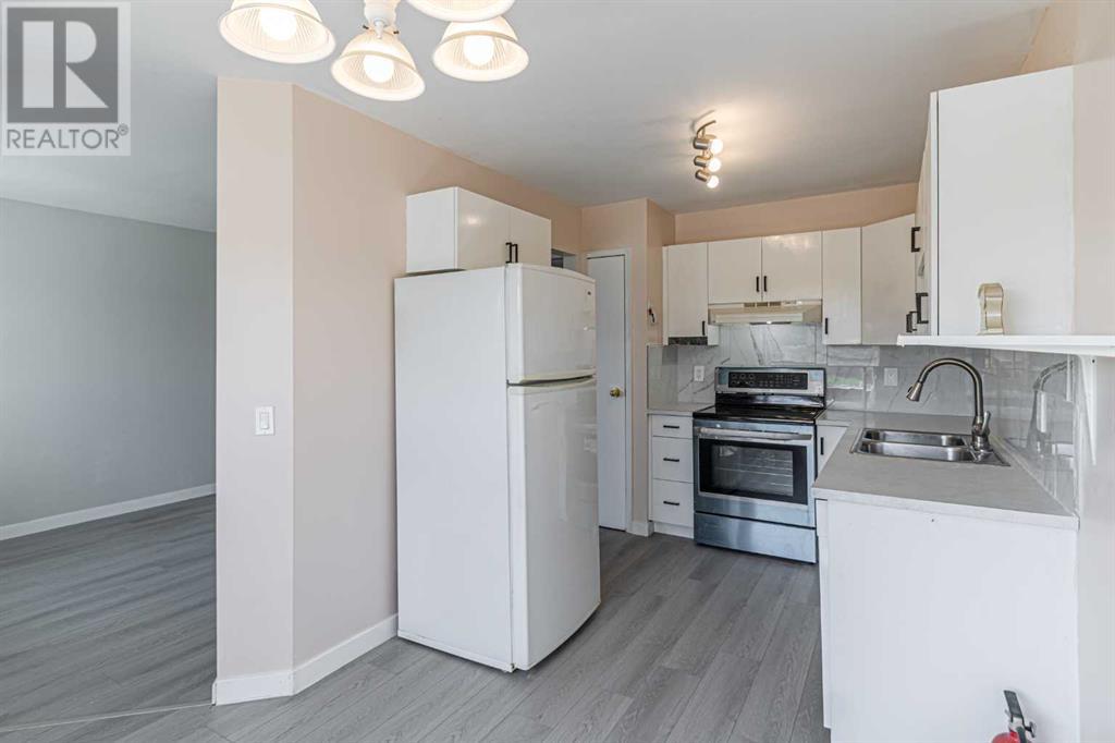 Single Family House for Sale in  Sandpiper Lane NW Sandstone Valley Calgary 