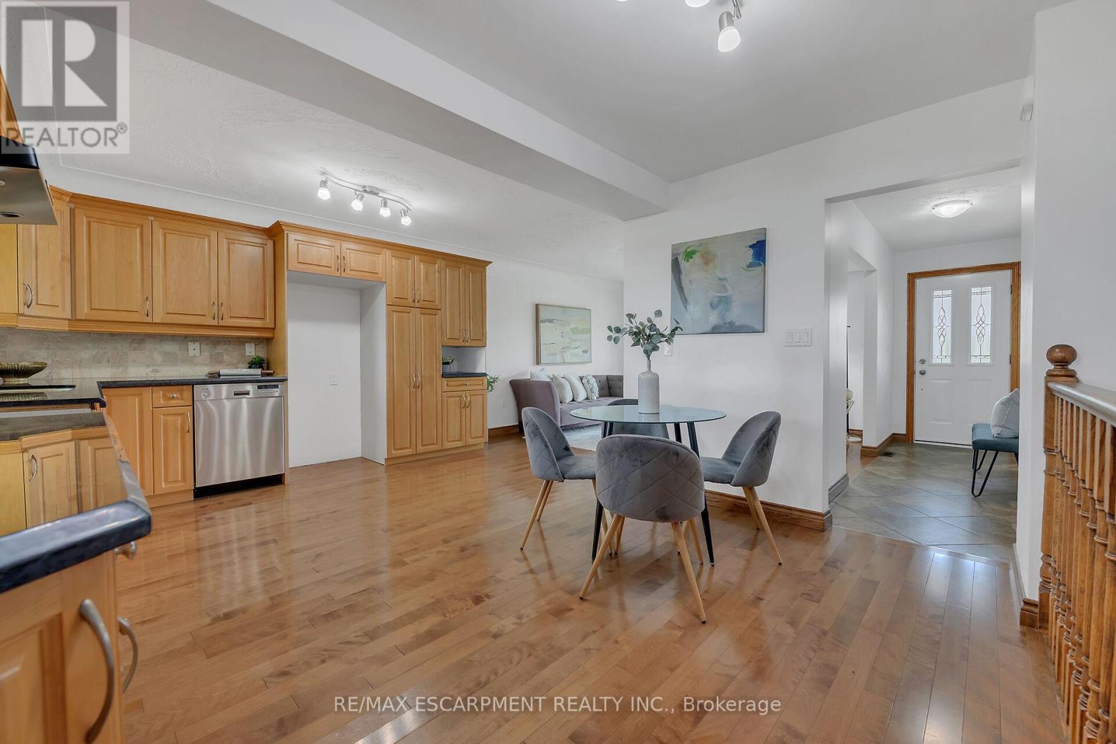Photo 12 of 617 Eighth Road E, Hamilton ON