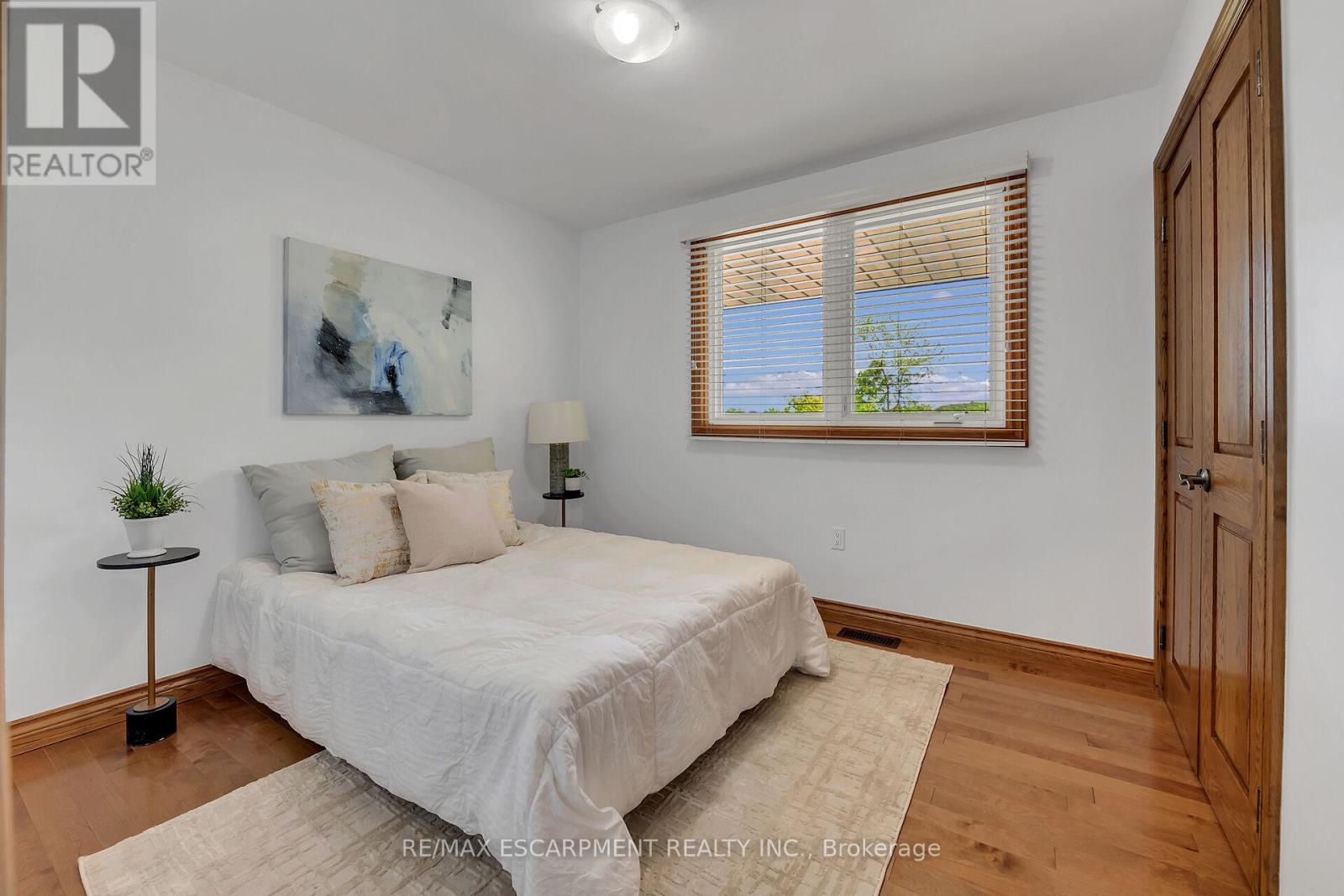 Photo 16 of 617 Eighth Road E, Hamilton ON