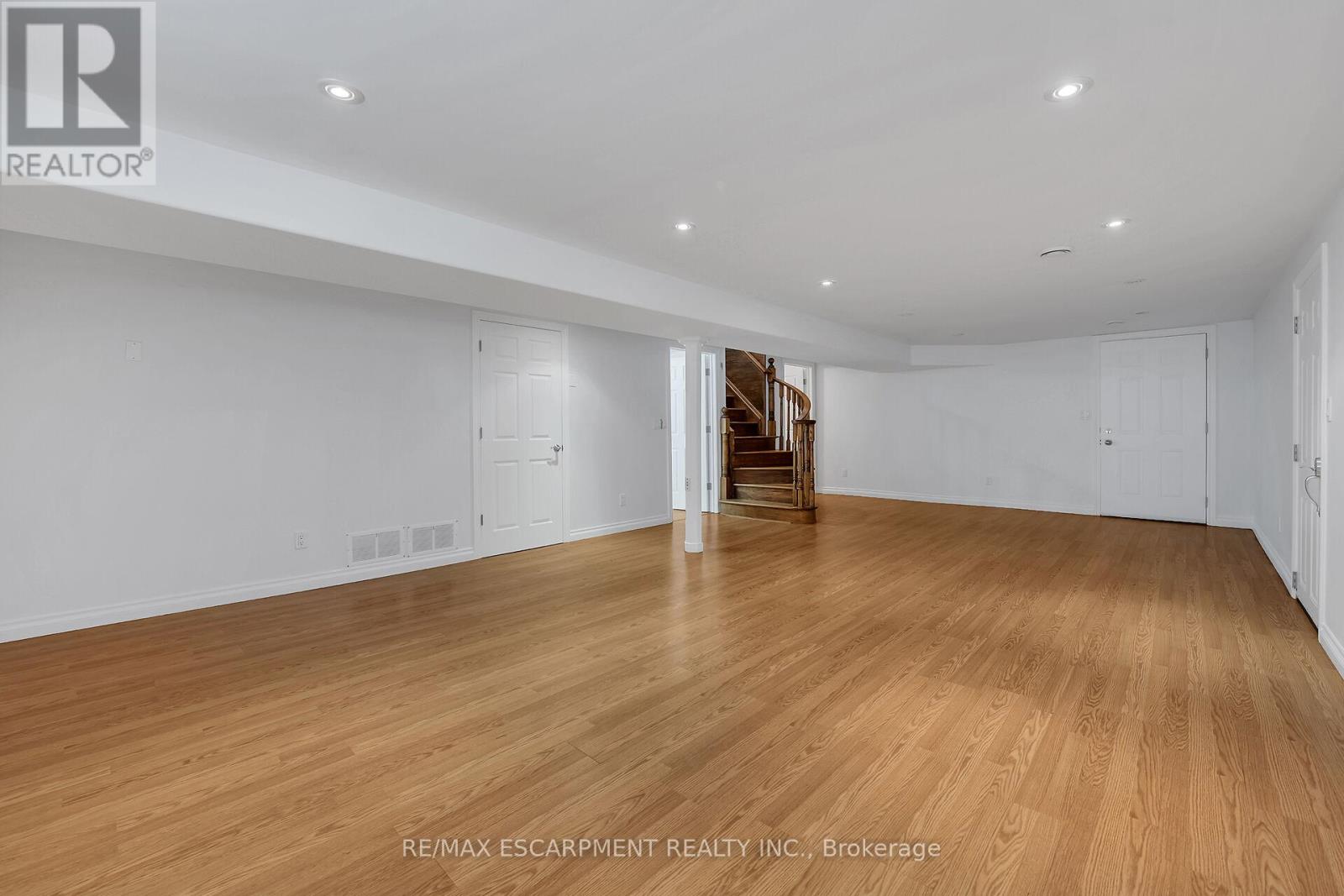 Photo 20 of 617 Eighth Road E, Hamilton ON