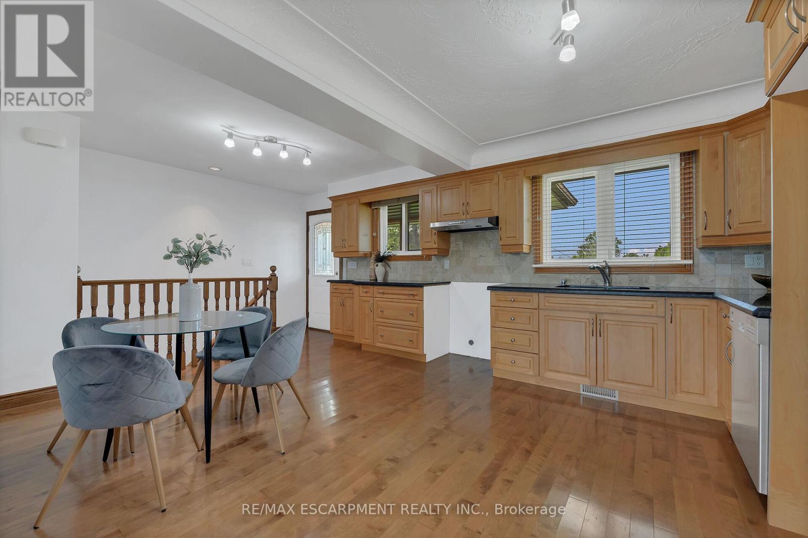 Photo 9 of 617 Eighth Road E, Hamilton ON