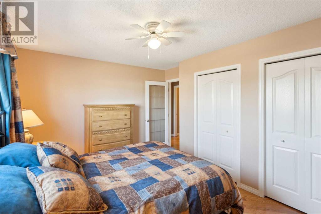 Single Family House Bi-level for Sale in  Doverville Way SE Dover Calgary 